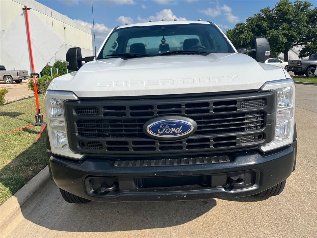 Ford F-450 SD Regular Cab DRW 4WD 2023