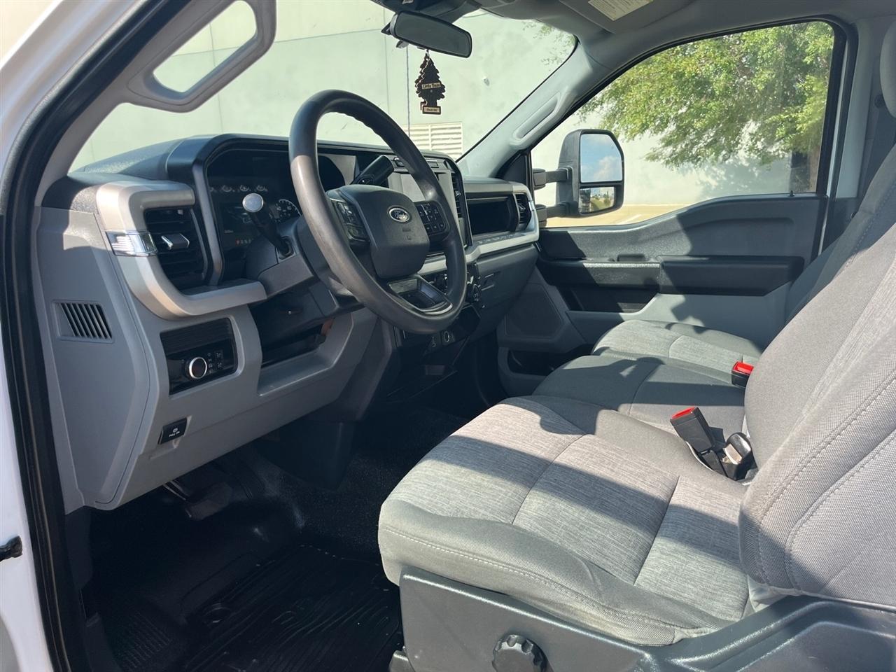 Ford F-450 SD Regular Cab DRW 4WD 2023