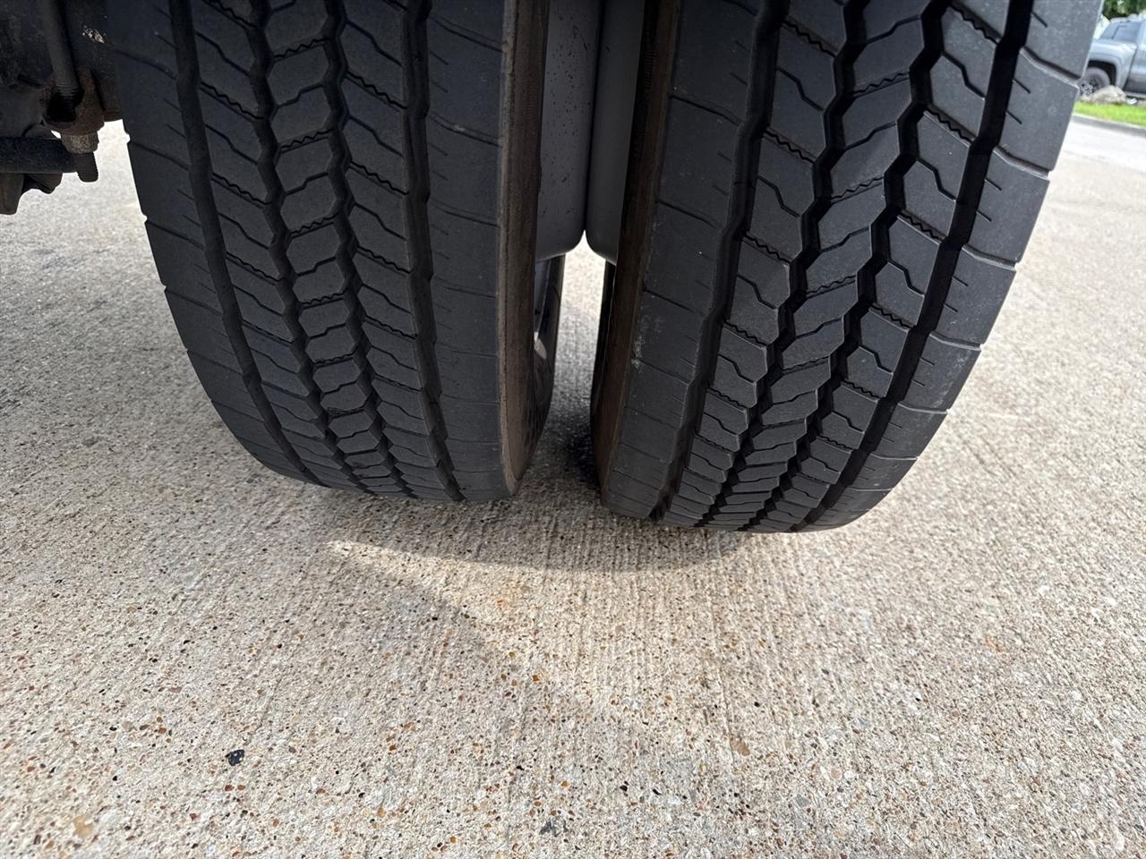 Ford F-450 SD Regular Cab DRW 4WD 2023