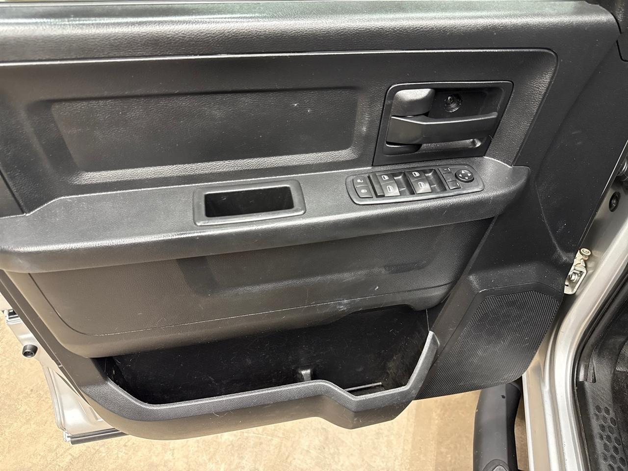RAM 2500 Tradesman Crew Cab LWB 4WD 2015