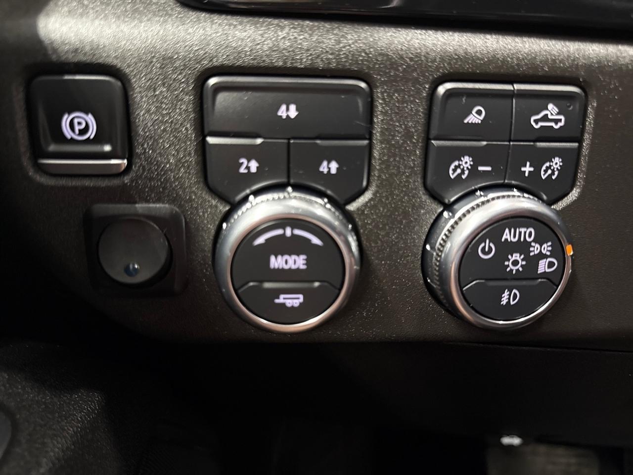 GMC Sierra 3500HD SLE Crew Cab 4WD 2025