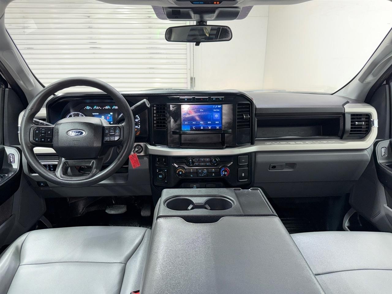Ford F-350 SD XL Crew Cab Long Bed DRW 4WD 2024