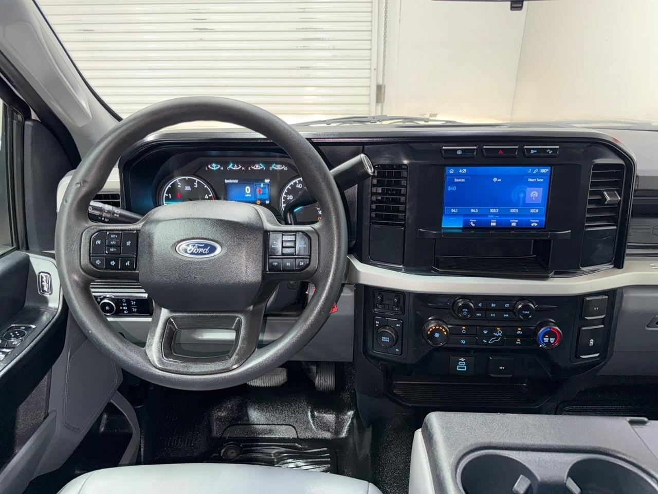 Ford F-350 SD XL Crew Cab Long Bed DRW 4WD 2024
