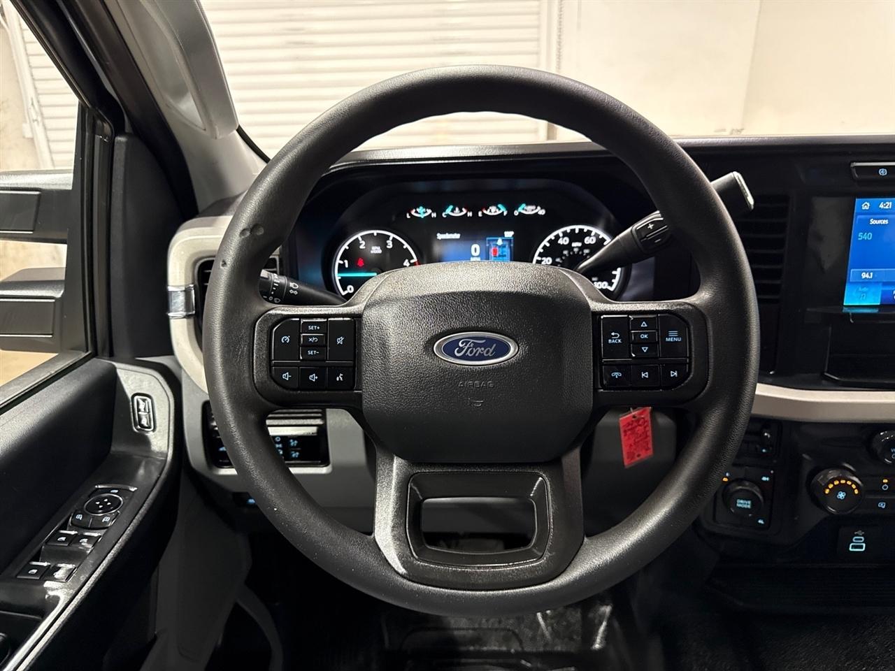 Ford F-350 SD XL Crew Cab Long Bed DRW 4WD 2024