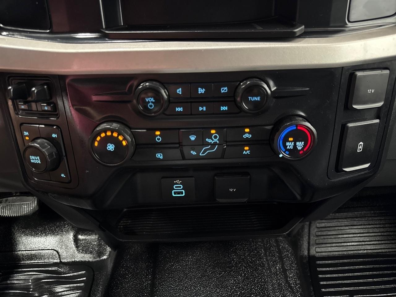 Ford F-350 SD XL Crew Cab Long Bed DRW 4WD 2024