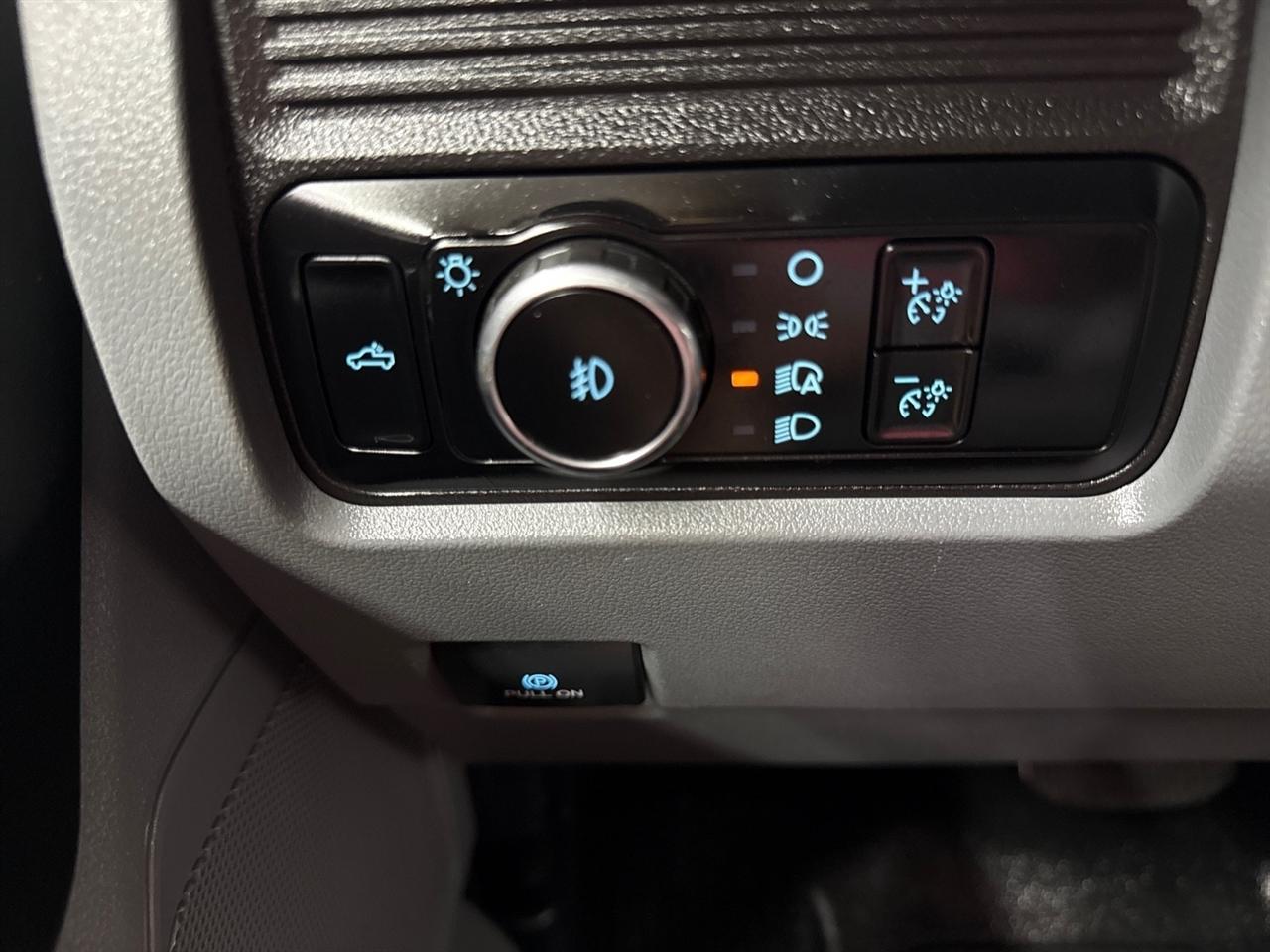 Ford F-350 SD XL Crew Cab Long Bed DRW 4WD 2024