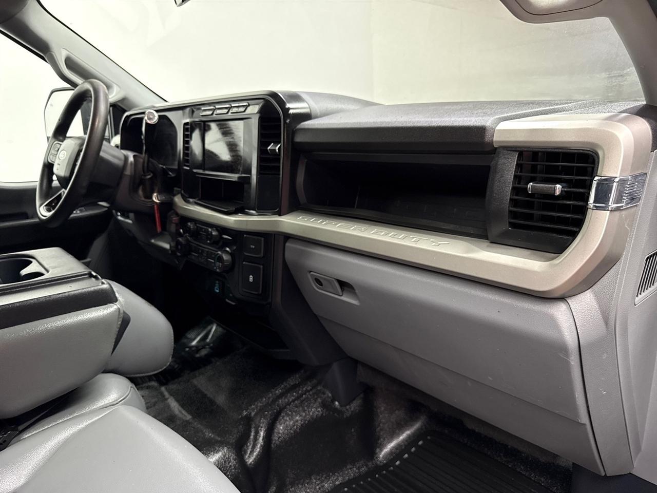 Ford F-350 SD XL Crew Cab Long Bed DRW 4WD 2024