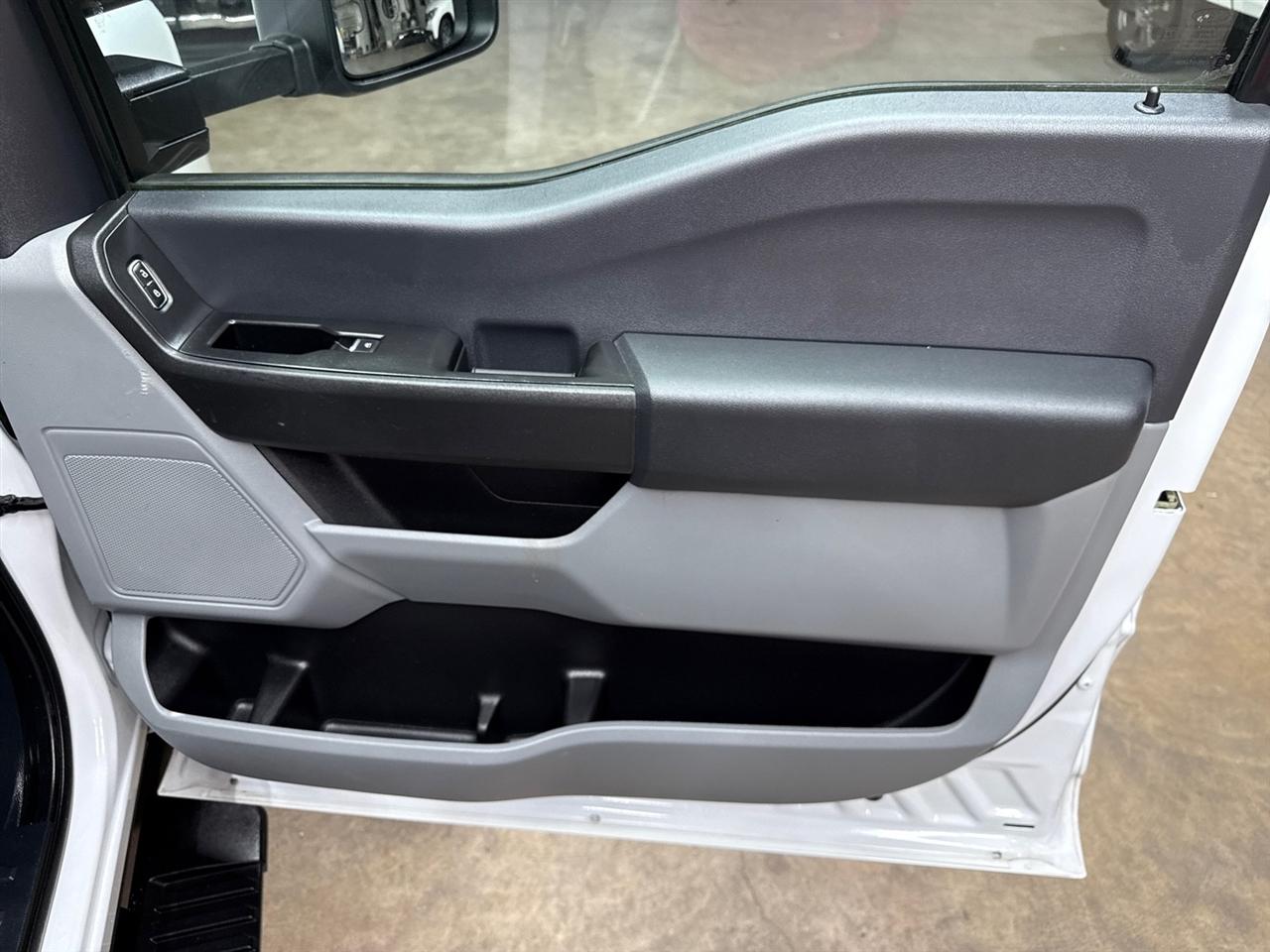Ford F-350 SD XL Crew Cab Long Bed DRW 4WD 2024