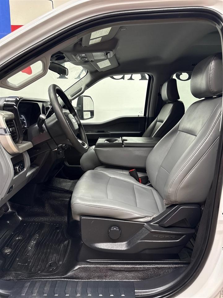 Ford F-350 SD XL Crew Cab Long Bed DRW 4WD 2024
