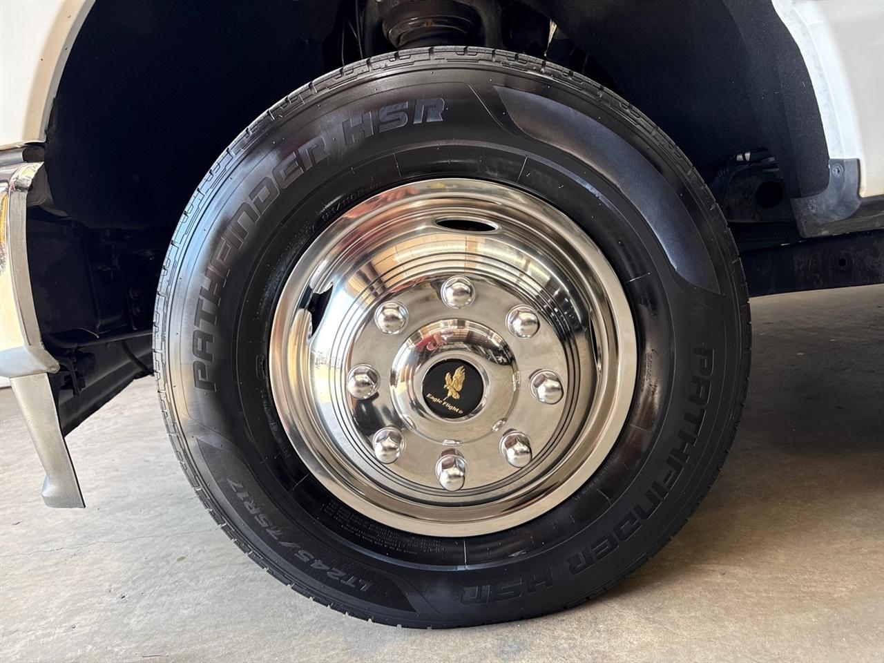 Ford F-350 SD XL Crew Cab Long Bed DRW 4WD 2024