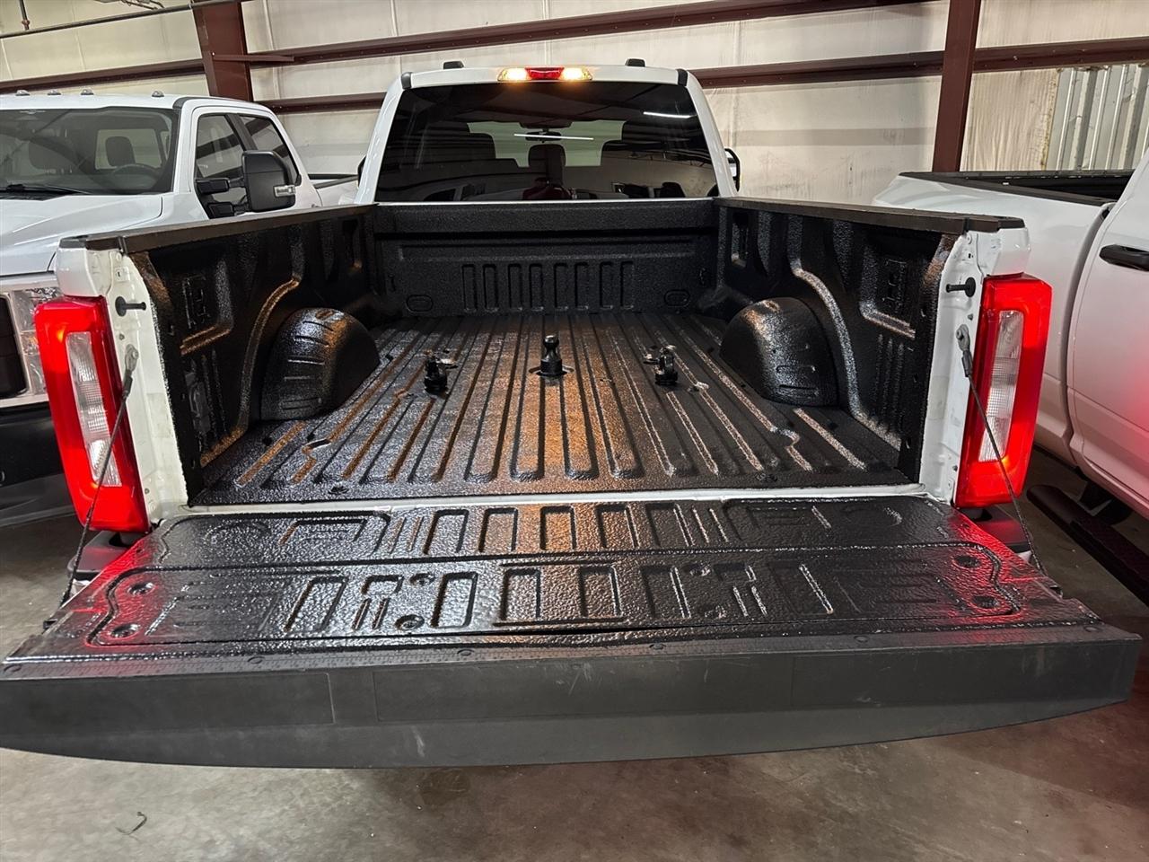 Ford F-350 SD XL Crew Cab Long Bed DRW 4WD 2024