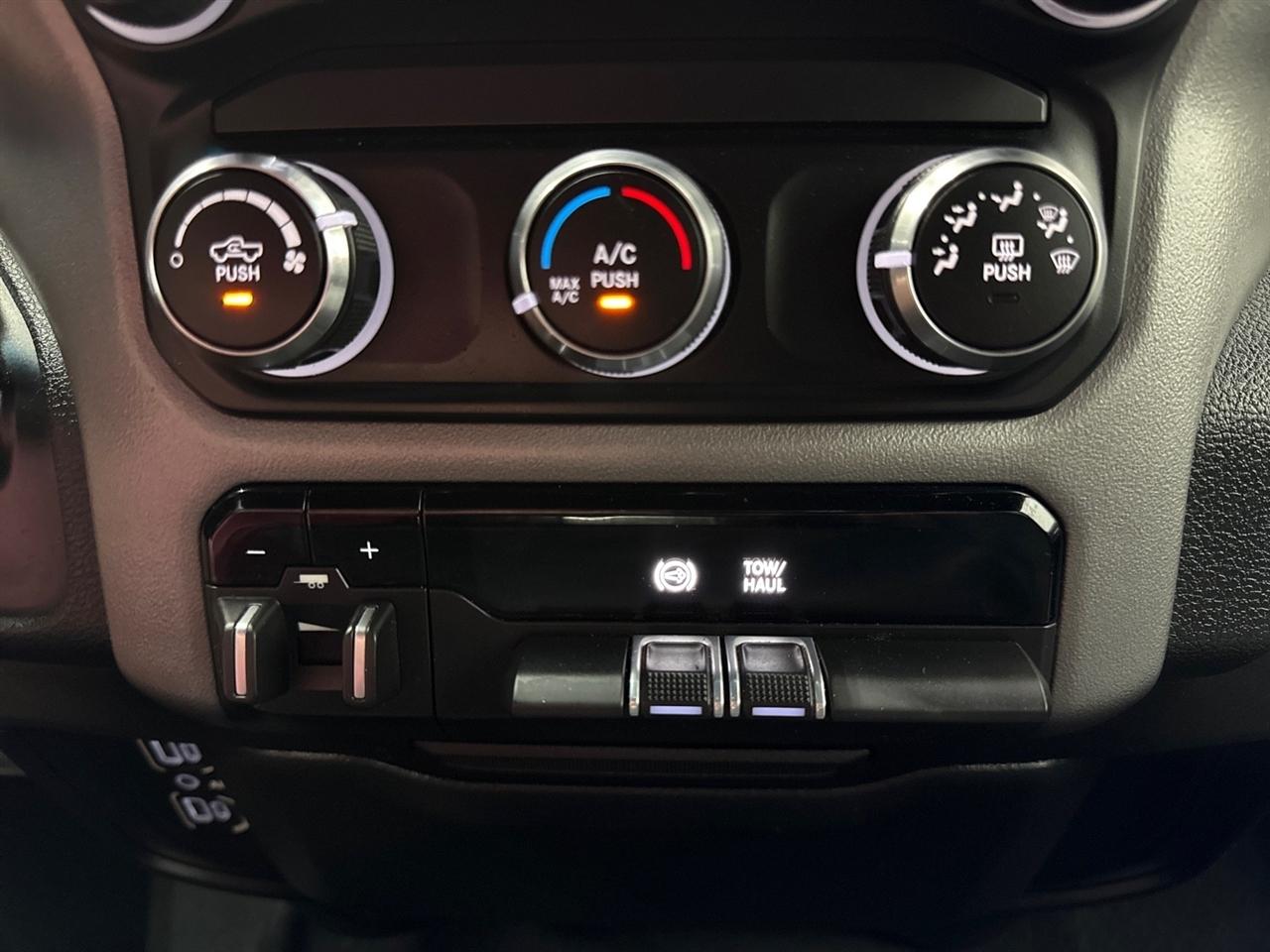 RAM 2500 Tradesman Crew Cab SWB 4WD 2022