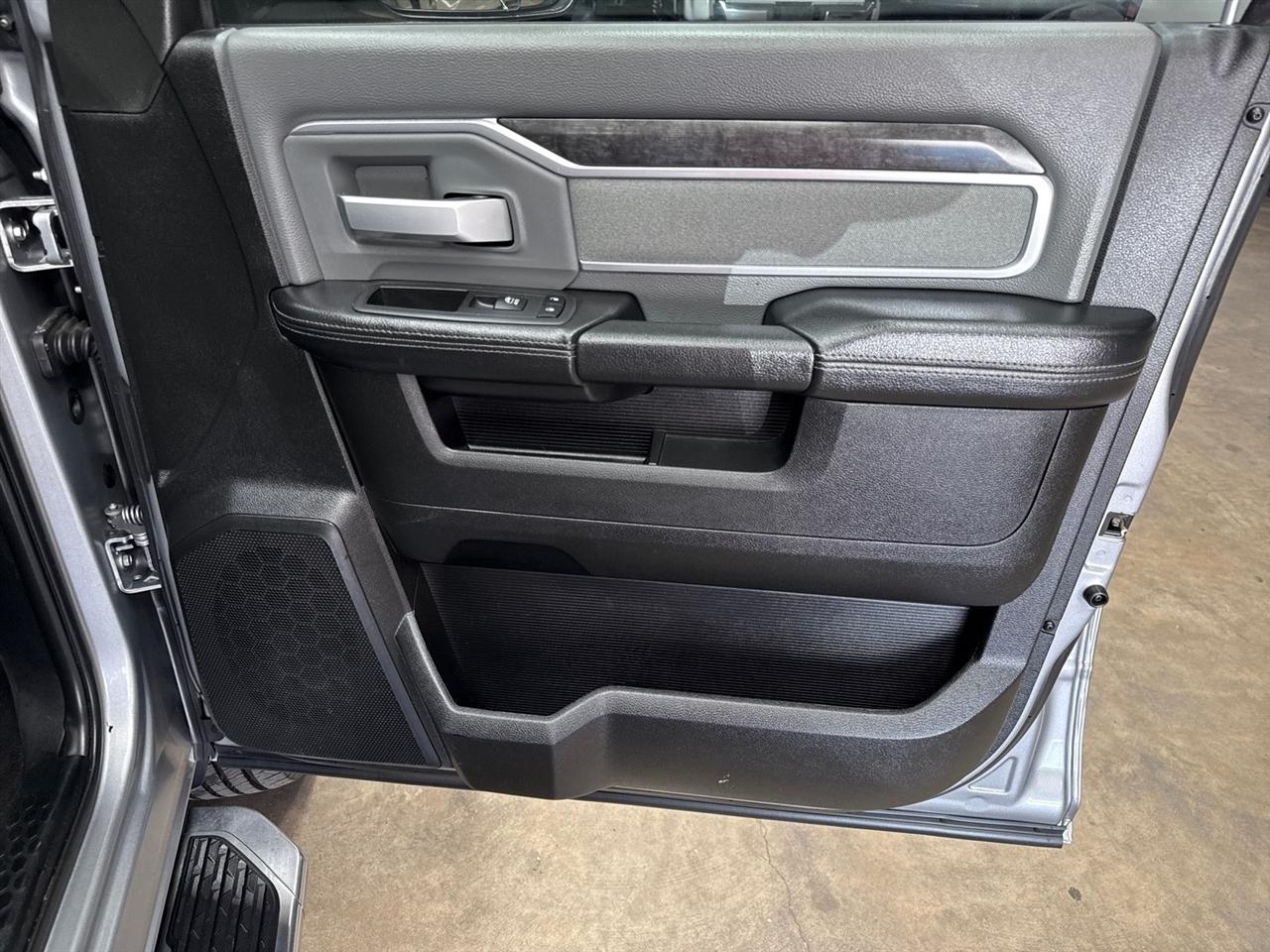 RAM 2500 Tradesman Crew Cab SWB 4WD 2022