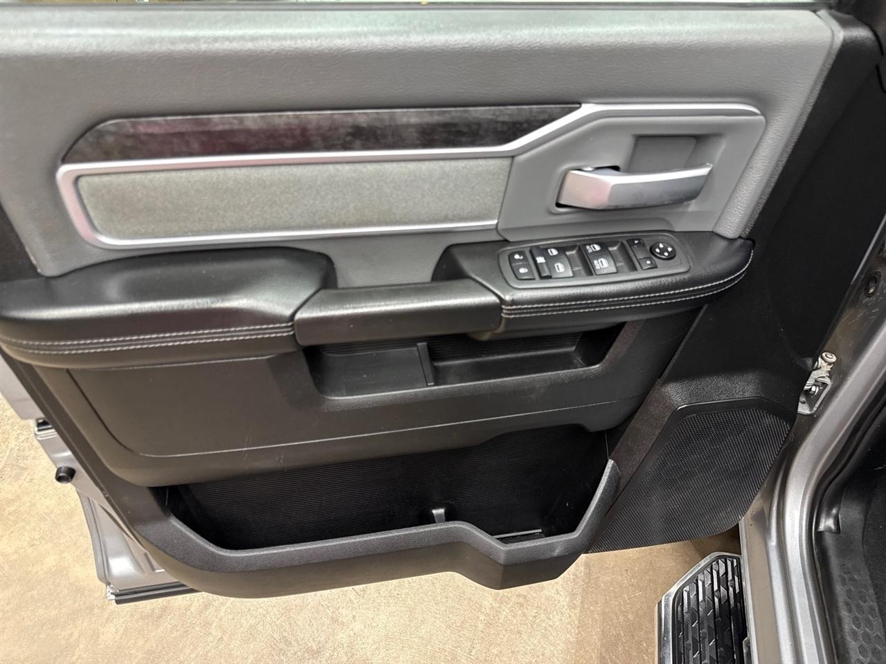 RAM 2500 Tradesman Crew Cab SWB 4WD 2022