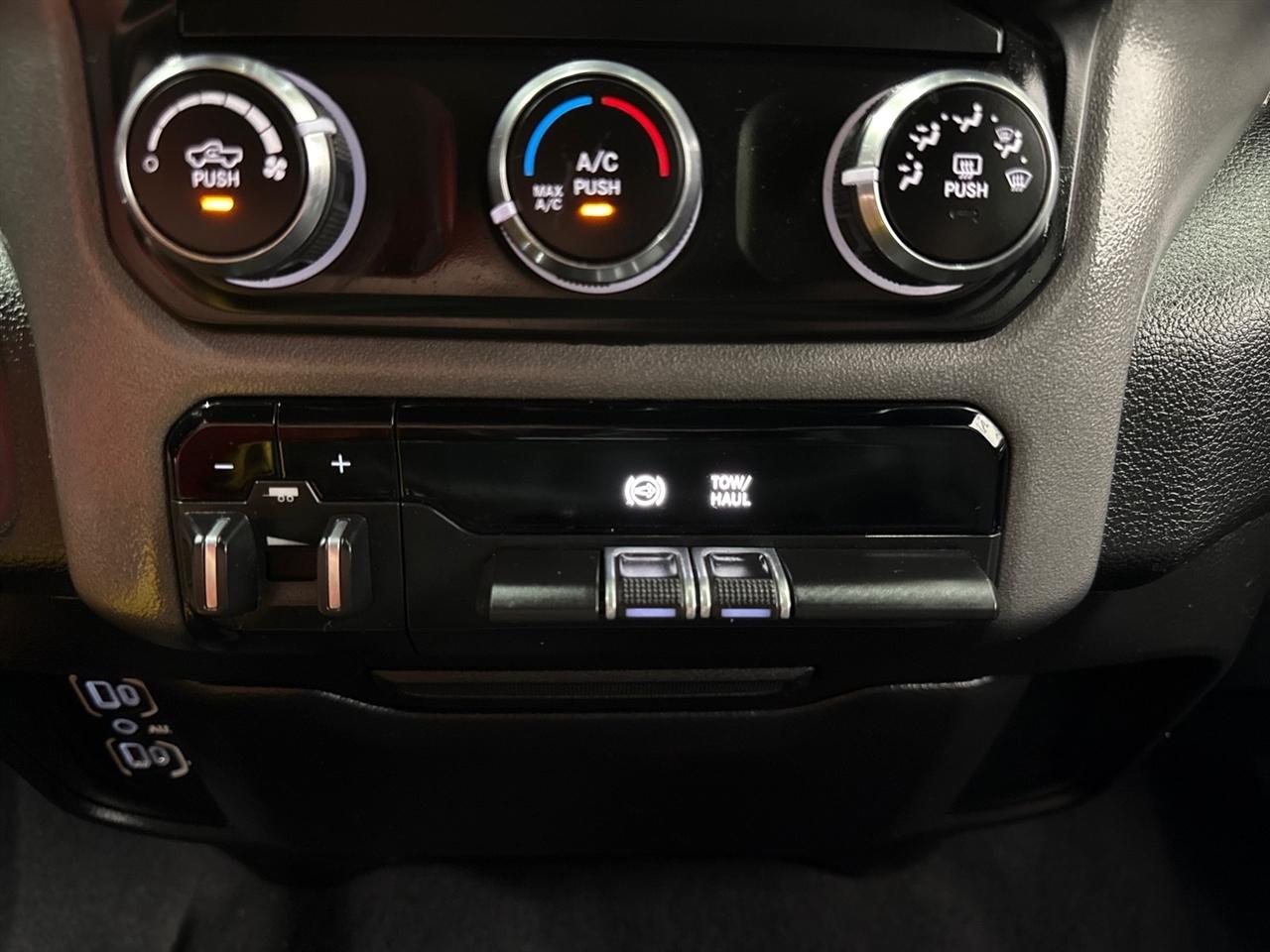 RAM 2500 Tradesman Crew Cab LWB 4WD 2022