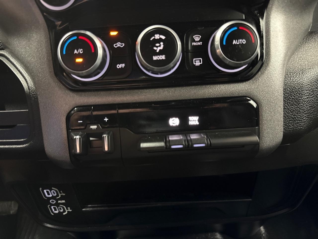 RAM 3500 Tradesman Crew Cab 4WD DRW 2024