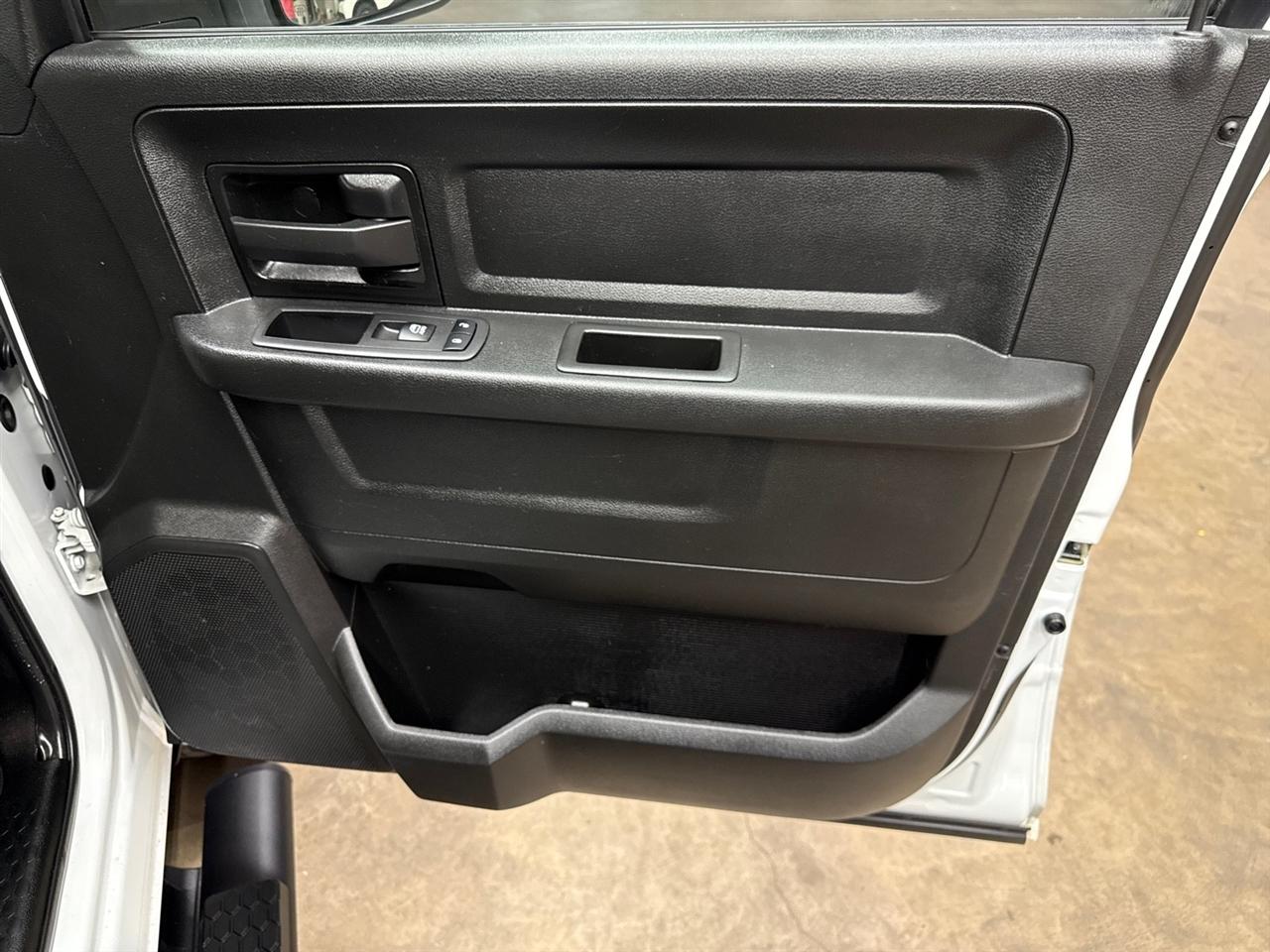 RAM 3500 Tradesman Crew Cab 4WD DRW 2024