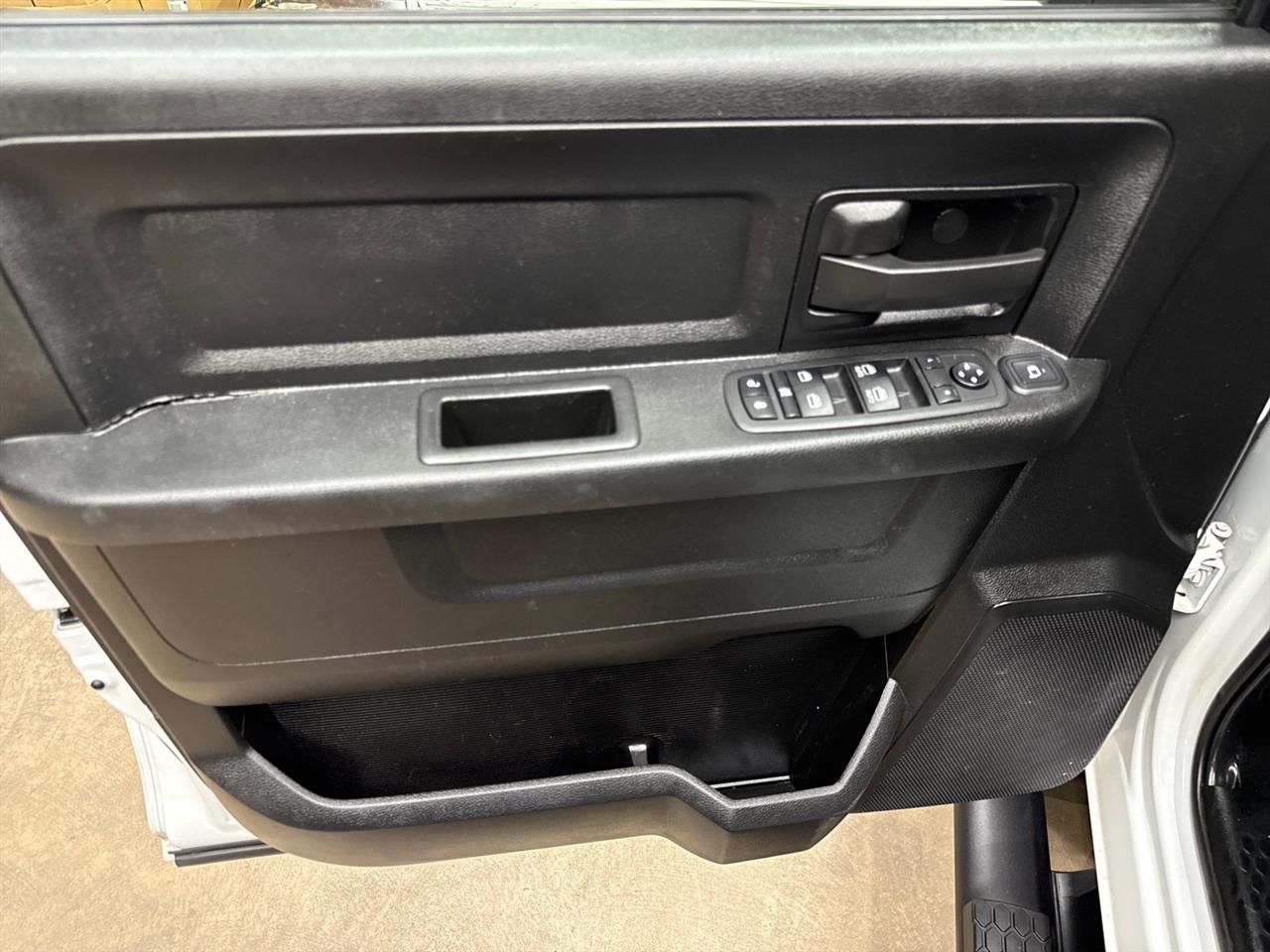 RAM 3500 Tradesman Crew Cab 4WD DRW 2024