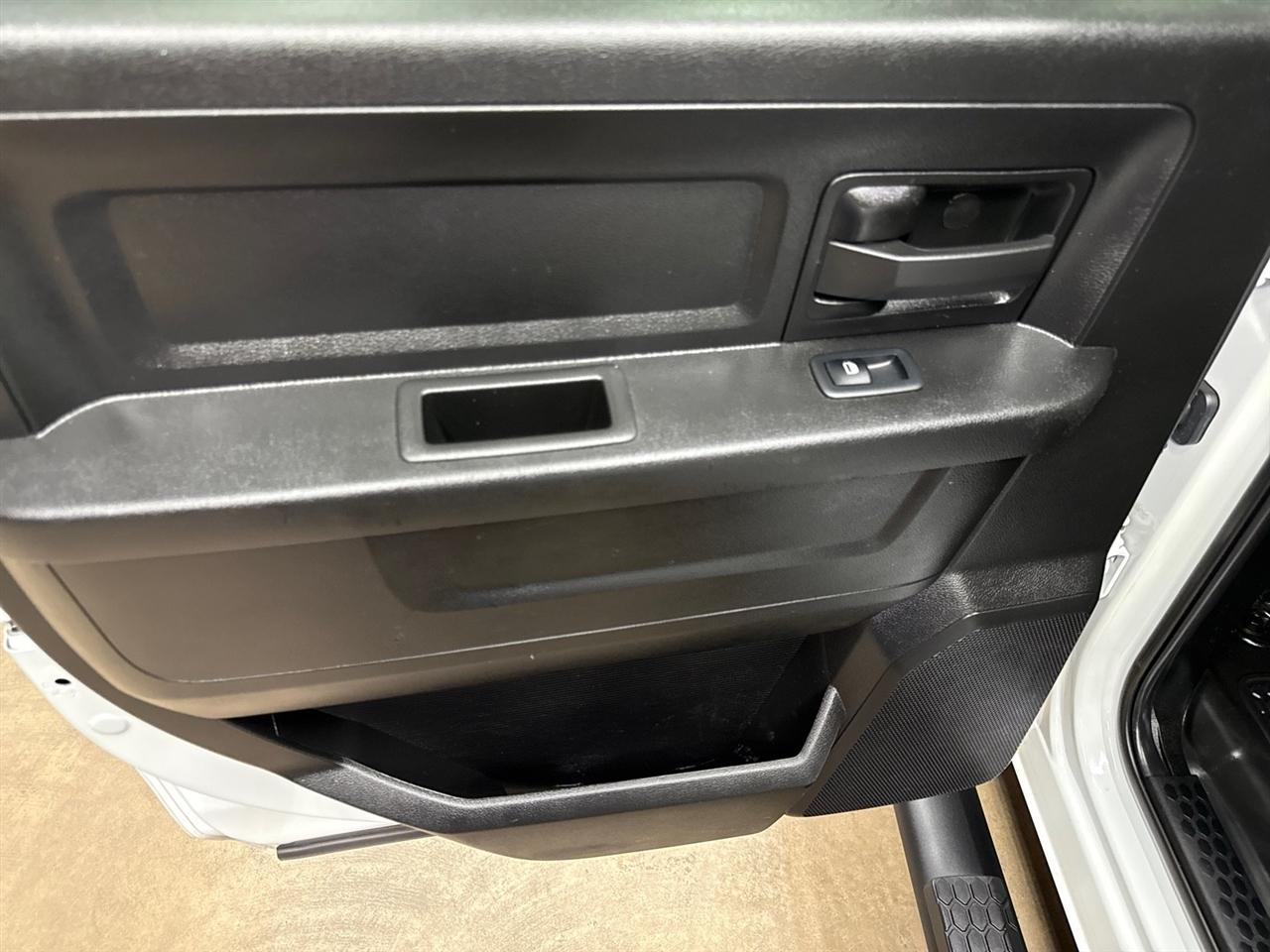 RAM 3500 Tradesman Crew Cab 4WD DRW 2024