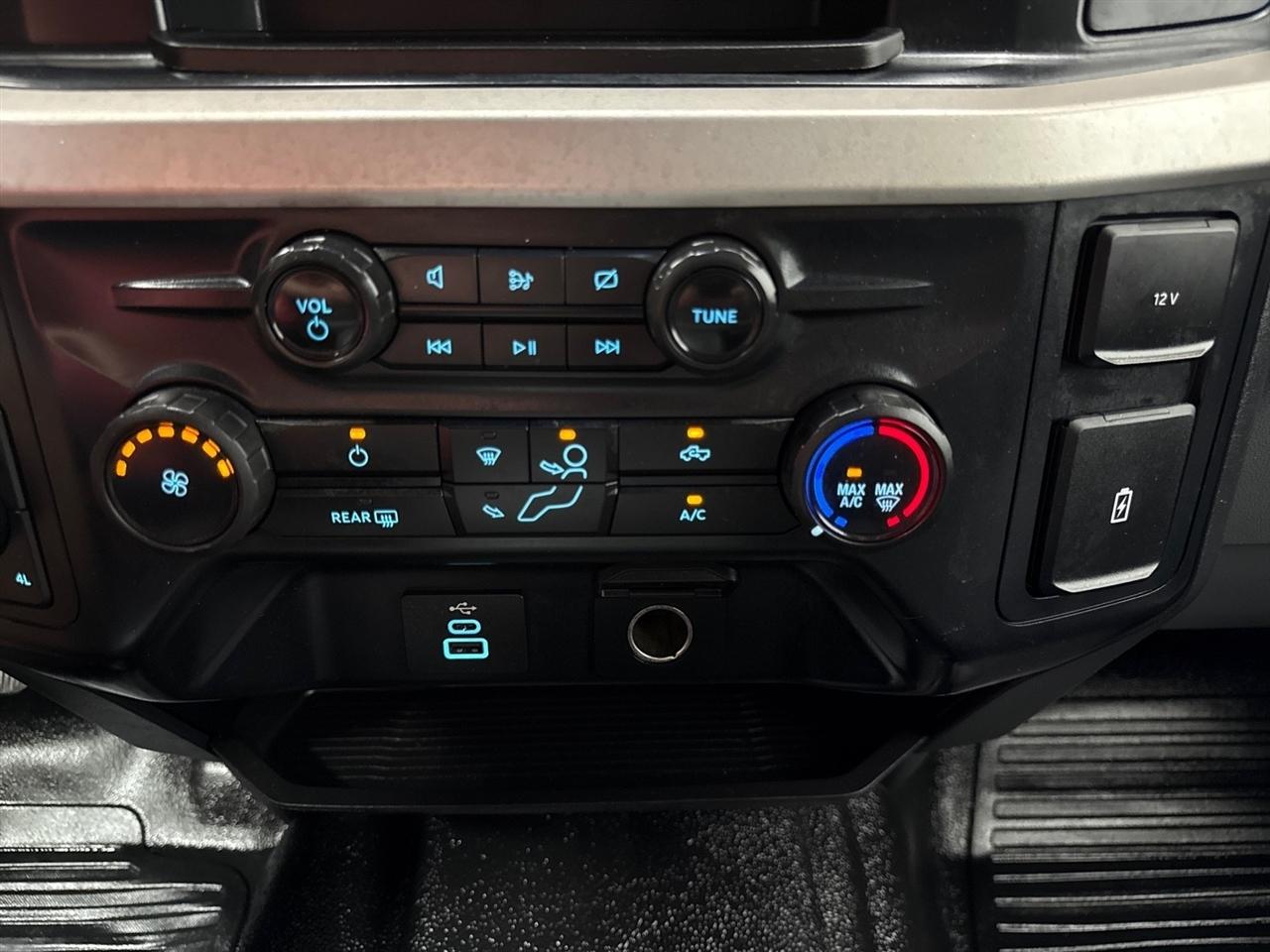 Ford F-350 SD XLT Crew Cab Long Bed DRW 4WD 2024