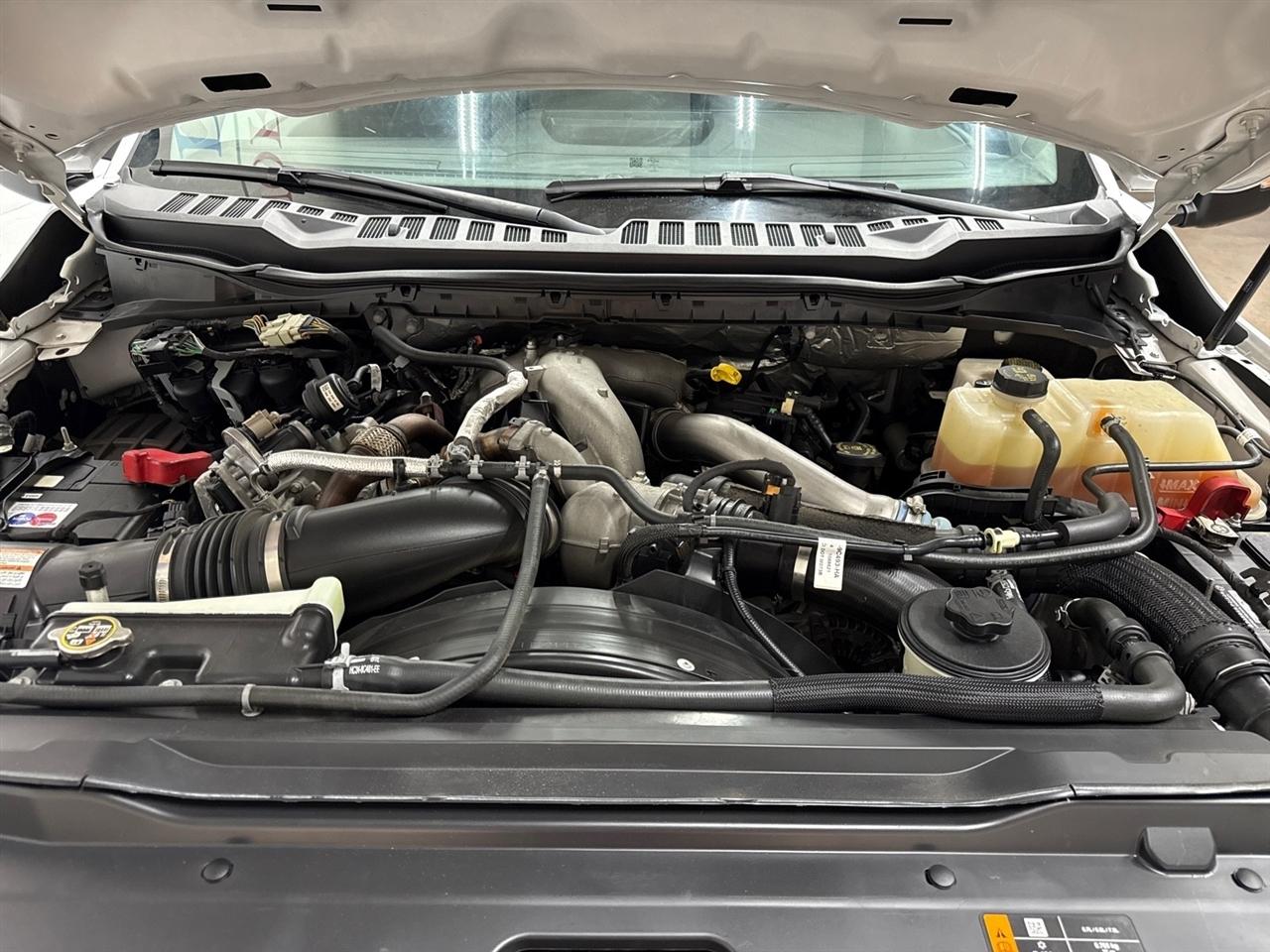 Ford F-350 SD XLT Crew Cab Long Bed DRW 4WD 2024