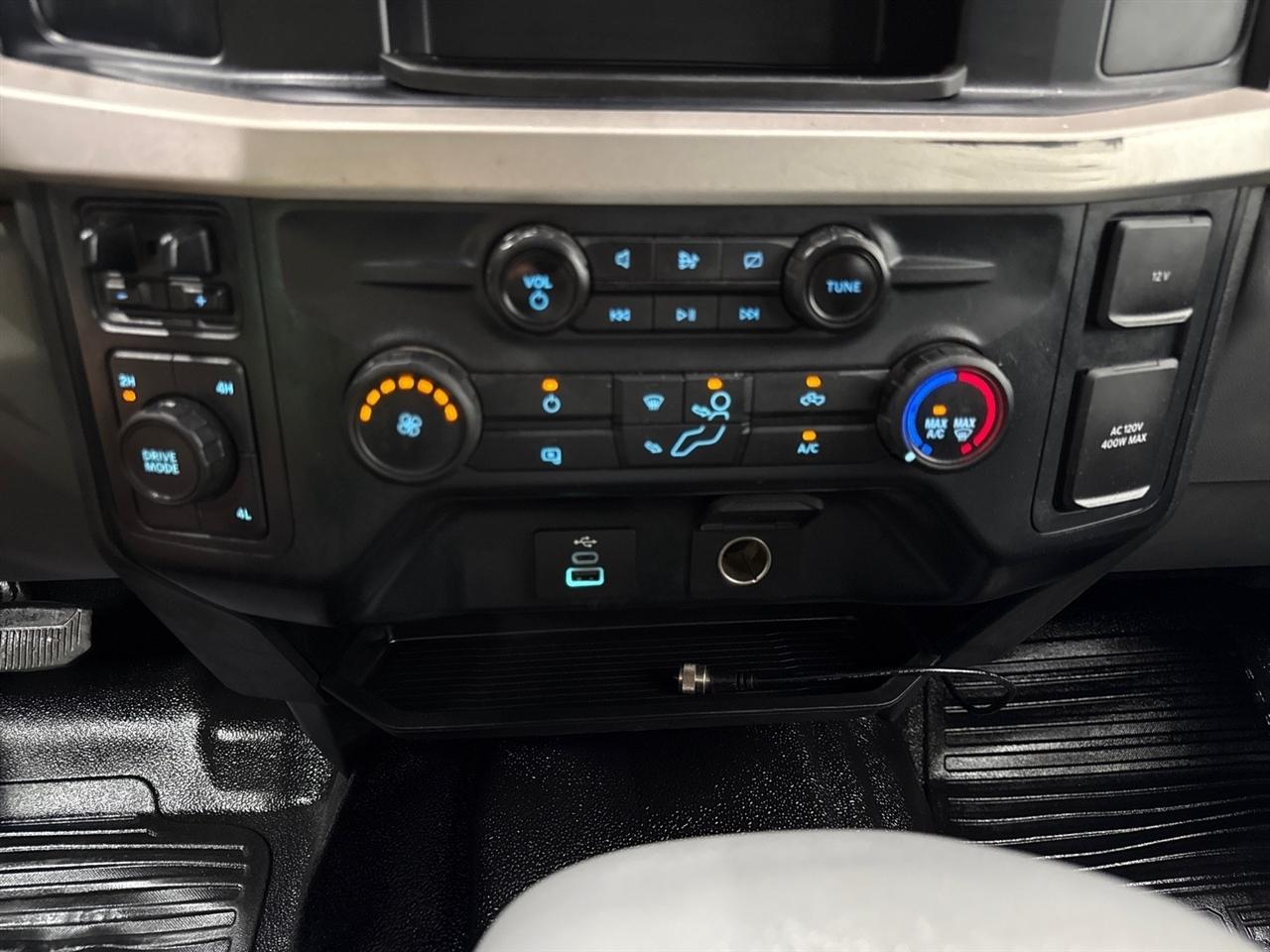 Ford F-350 SD XL Crew Cab Long Bed DRW 4WD 2023
