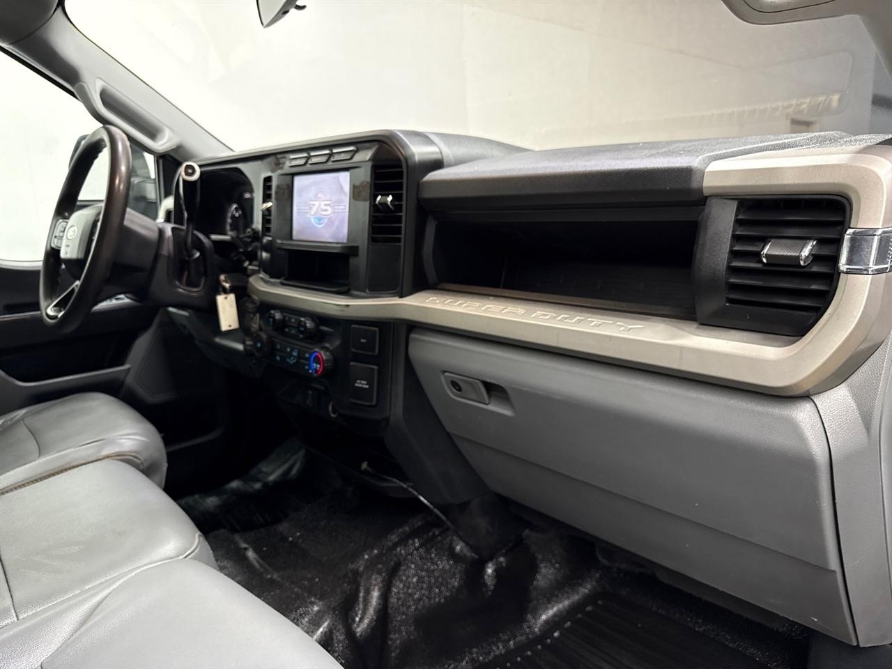 Ford F-350 SD XL Crew Cab Long Bed DRW 4WD 2023