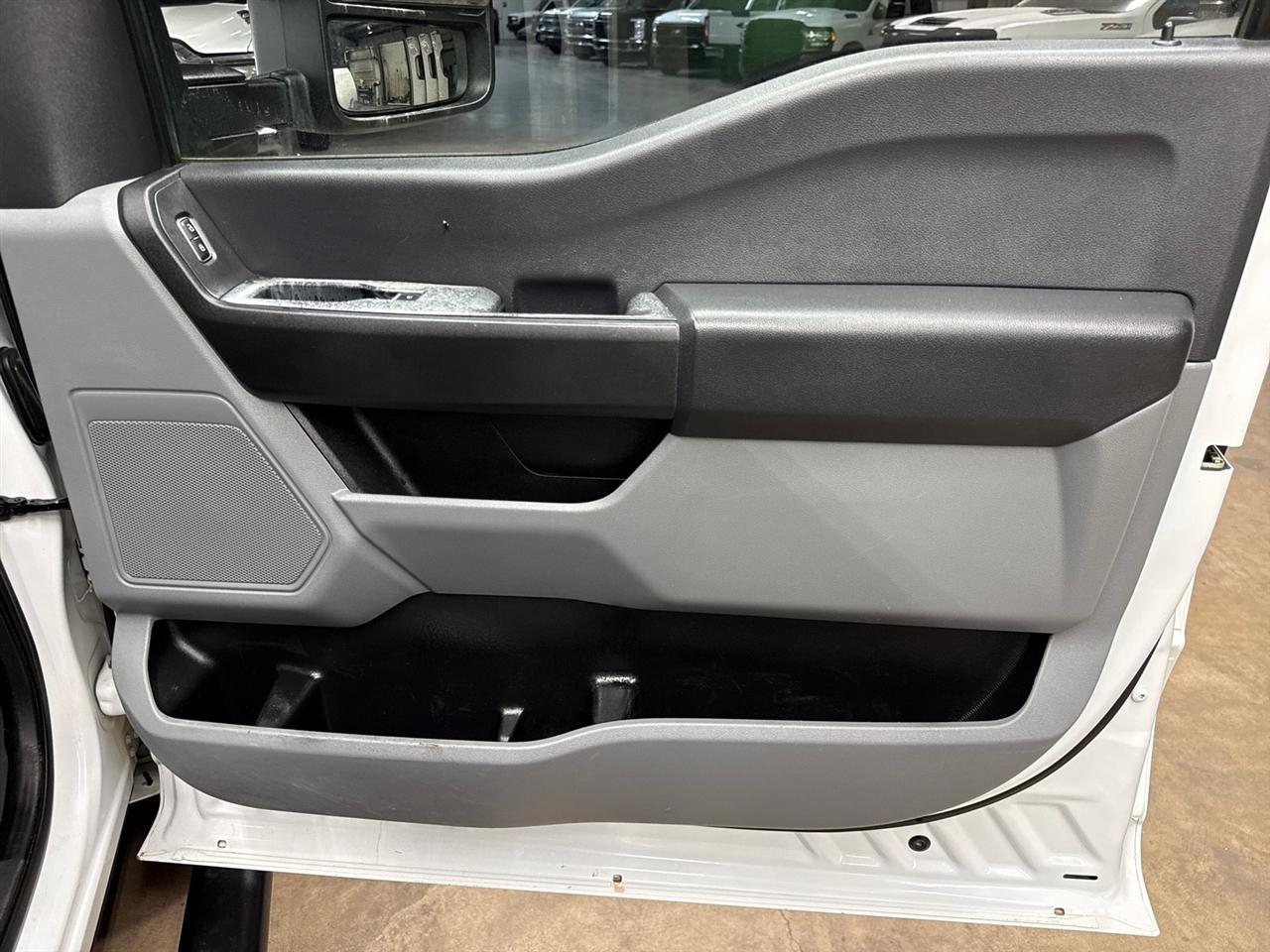 Ford F-350 SD XL Crew Cab Long Bed DRW 4WD 2023