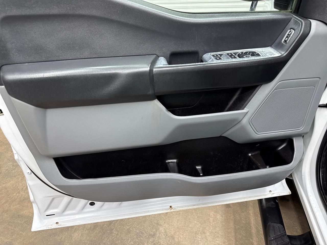 Ford F-350 SD XL Crew Cab Long Bed DRW 4WD 2023