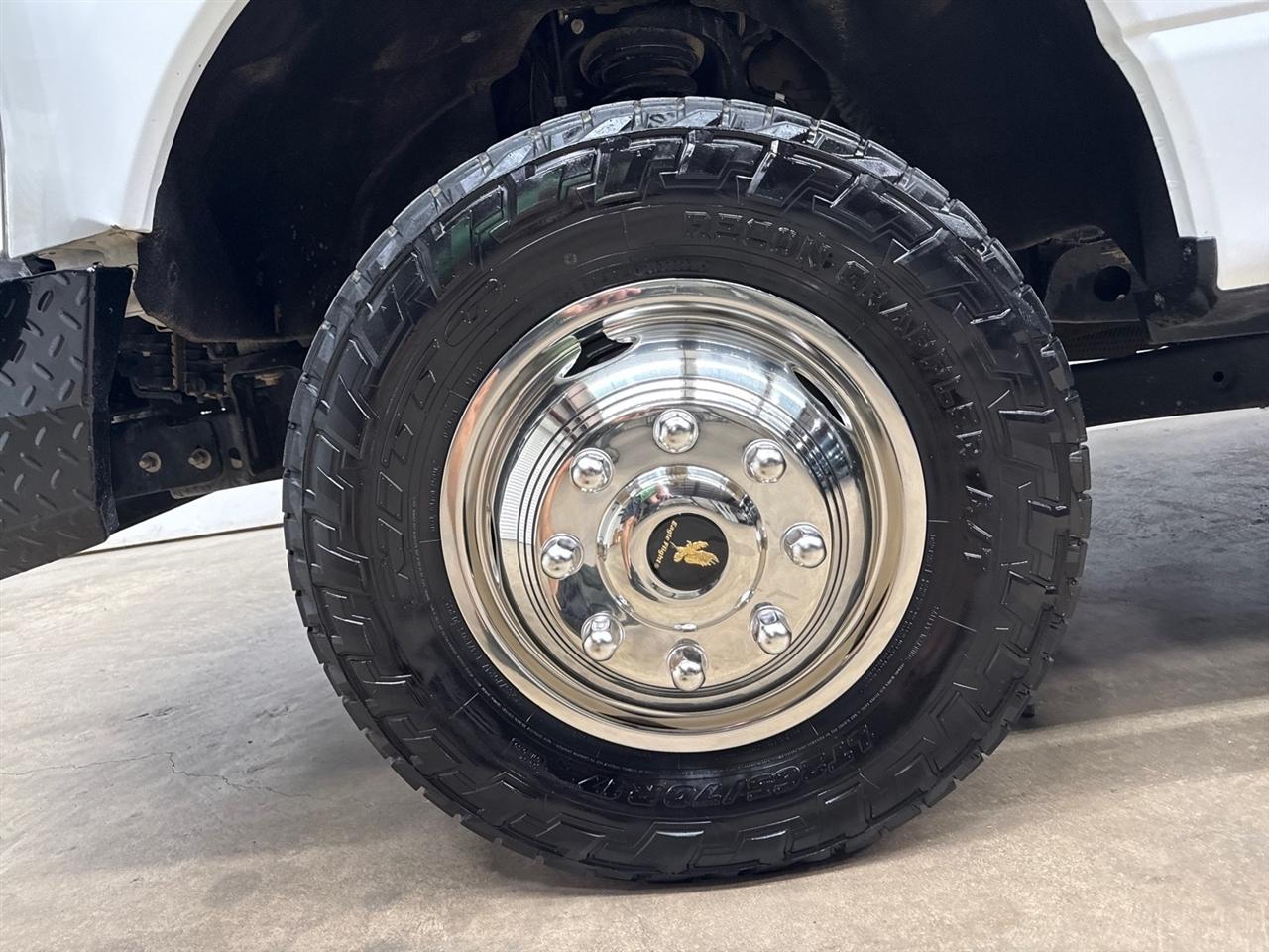 Ford F-350 SD XL Crew Cab Long Bed DRW 4WD 2023
