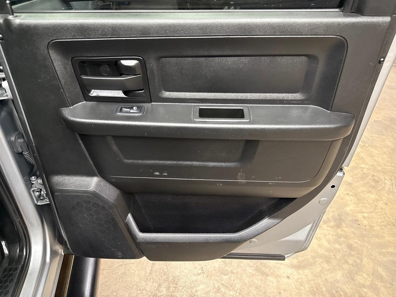 RAM 3500 Tradesman Crew Cab 4WD DRW 2024