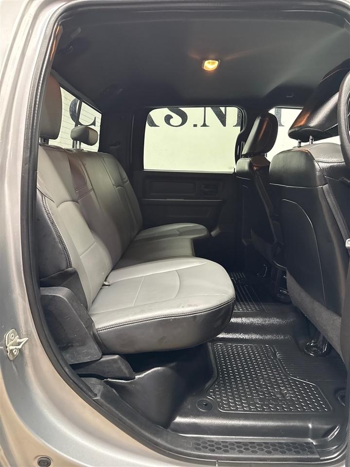RAM 3500 Tradesman Crew Cab 4WD DRW 2024