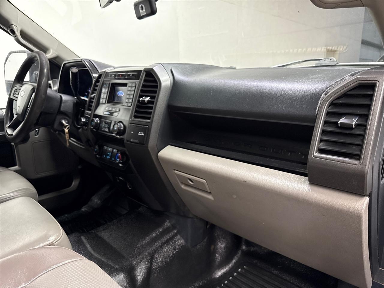 Ford F-350 SD King Ranch Crew Cab Long Bed 4WD 2022