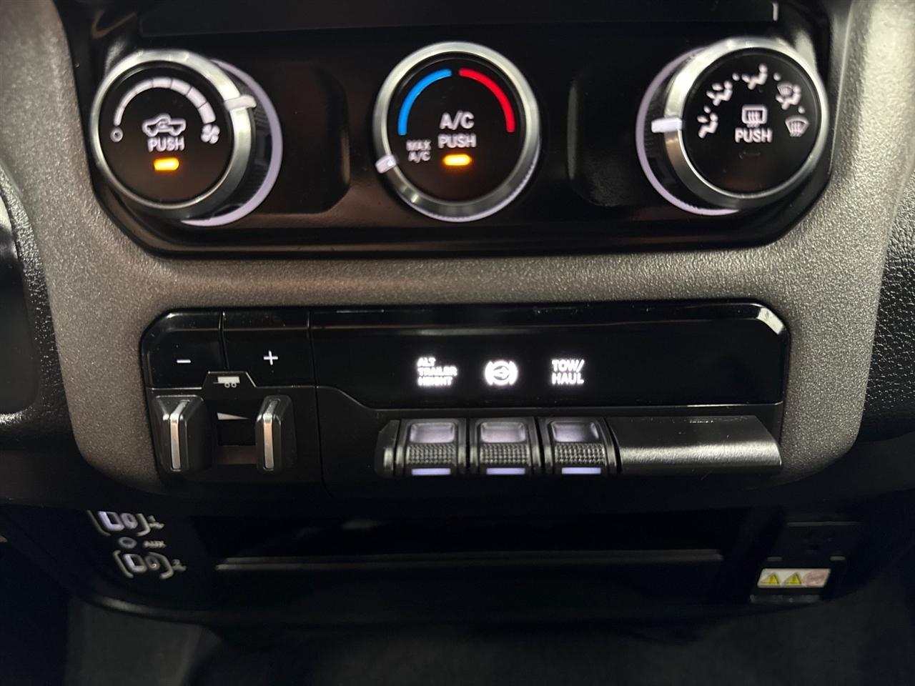 RAM 3500 Tradesman Crew Cab 4WD DRW 2024