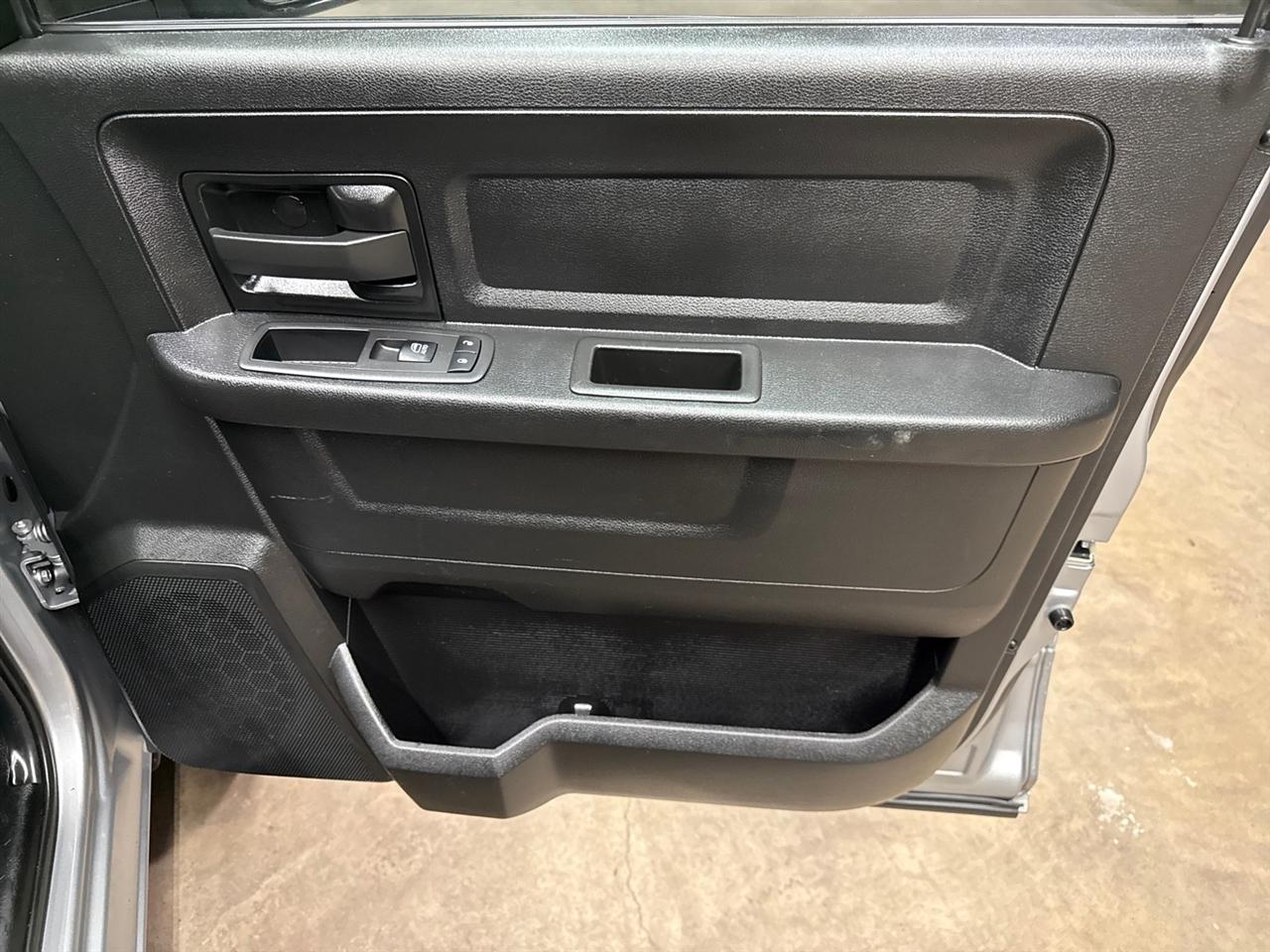 RAM 3500 Tradesman Crew Cab 4WD DRW 2024