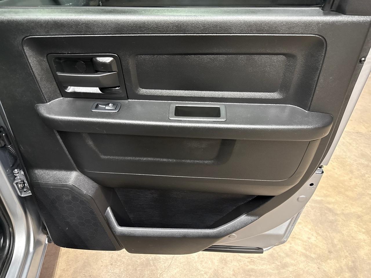 RAM 3500 Tradesman Crew Cab 4WD DRW 2024