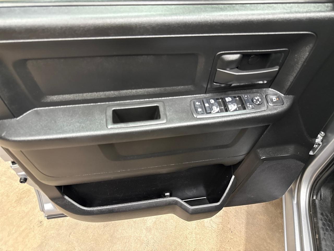 RAM 3500 Tradesman Crew Cab 4WD DRW 2024