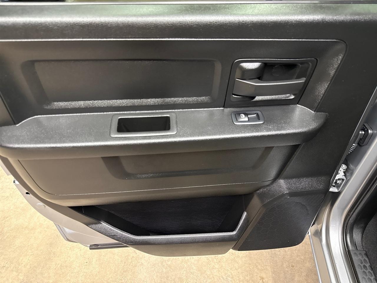 RAM 3500 Tradesman Crew Cab 4WD DRW 2024