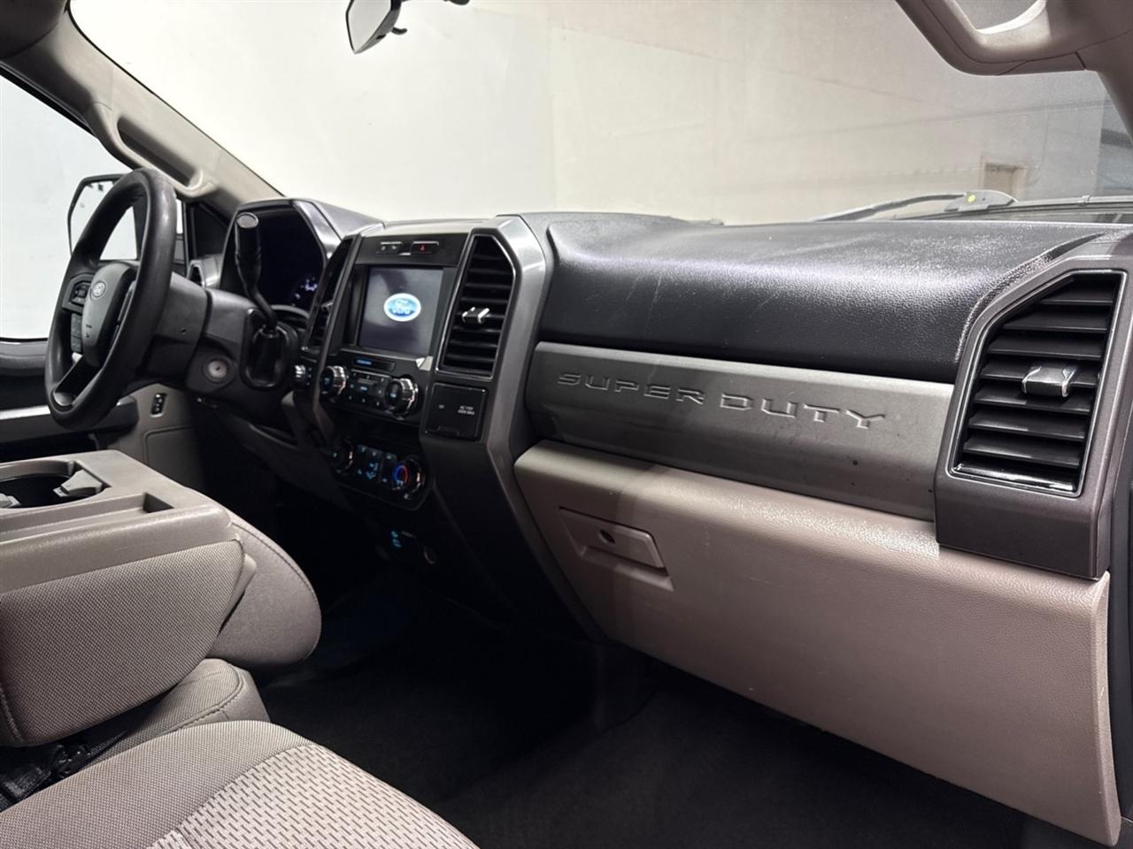 Ford F-350 SD XL Crew Cab Long Bed DRW 4WD 2022