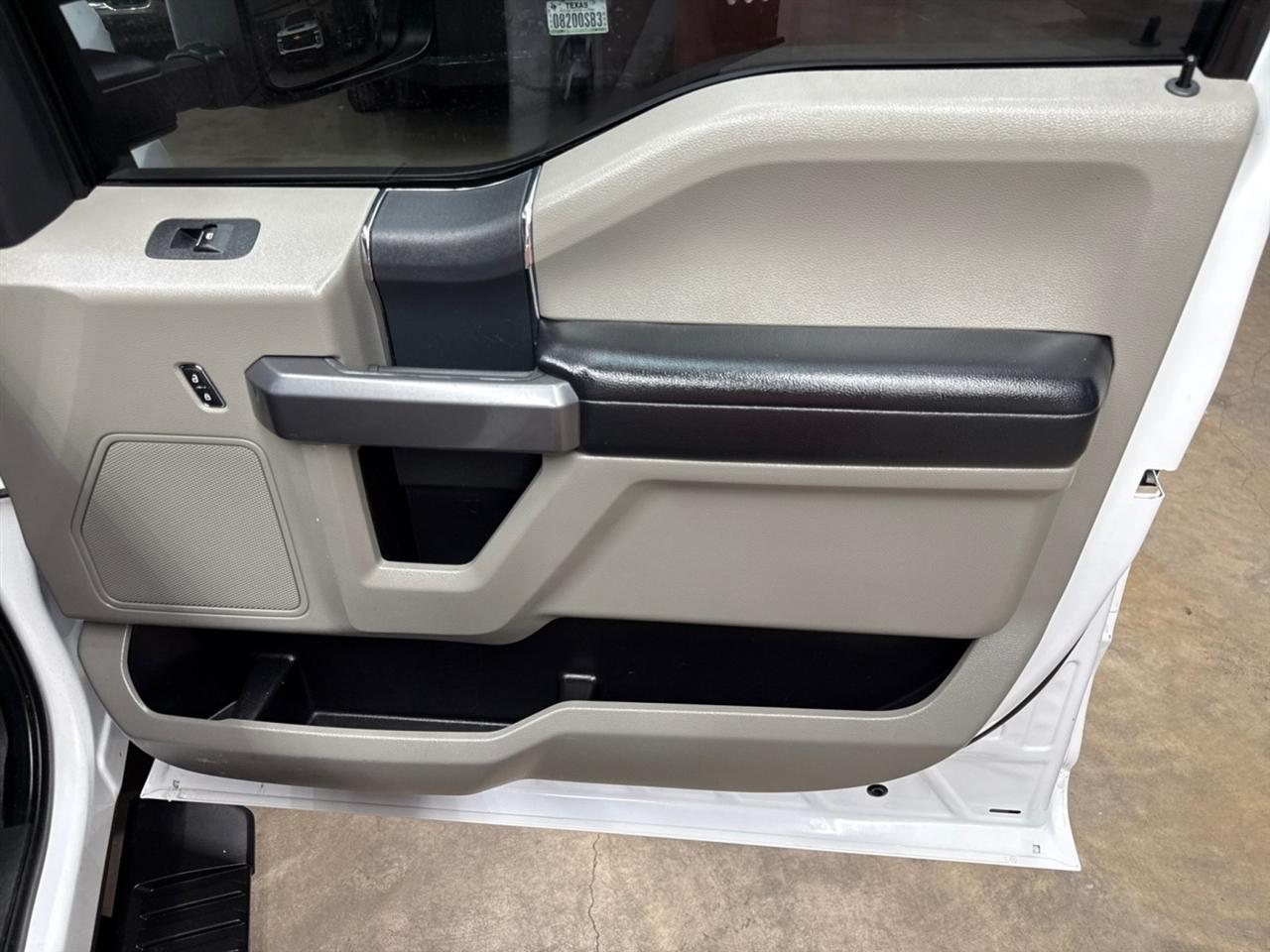 Ford F-350 SD XL Crew Cab Long Bed DRW 4WD 2022
