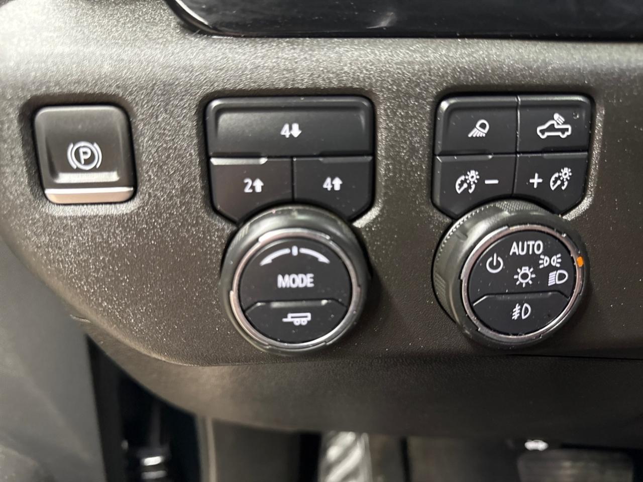 Chevrolet Silverado 3500HD LT Crew Cab 4WD 2024