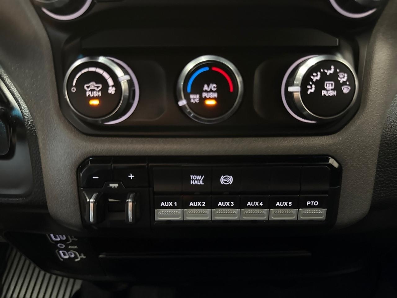 RAM 3500 Crew Cab 4WD DRW 2024