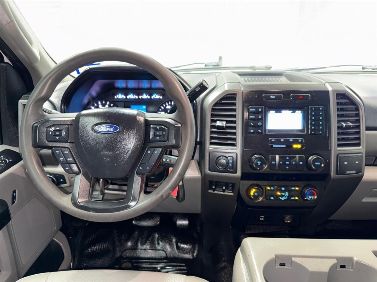 Ford F-350 SD XL SuperCab Long Bed 4WD DRW 2020