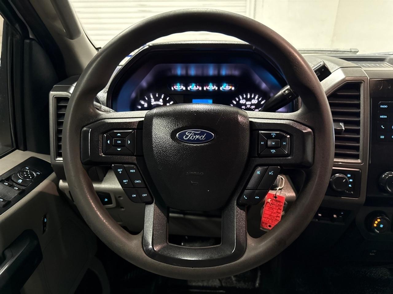 Ford F-350 SD XL SuperCab Long Bed 4WD DRW 2020