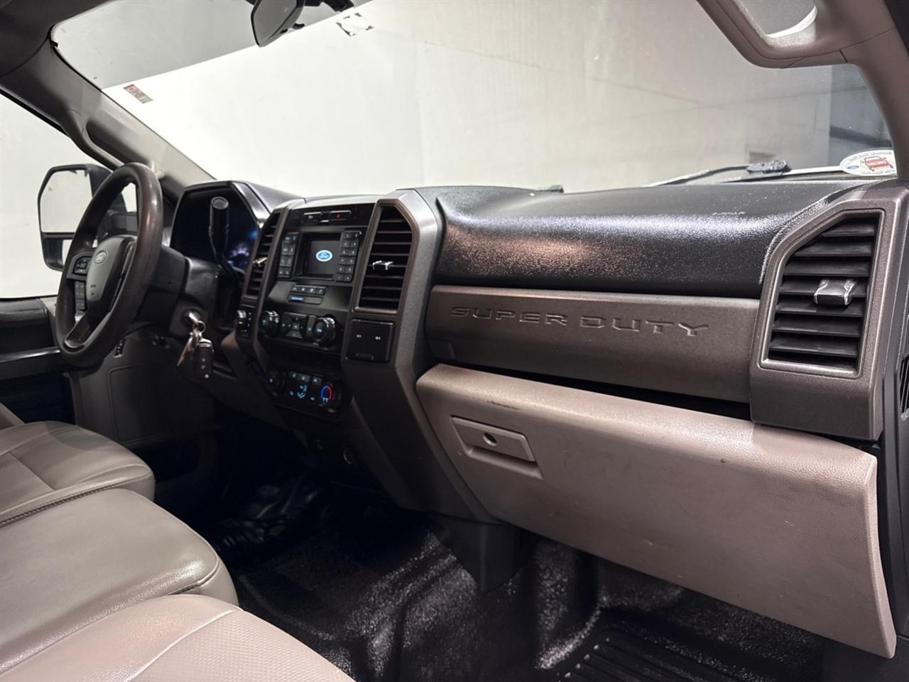 Ford F-350 SD XL SuperCab Long Bed 4WD DRW 2020