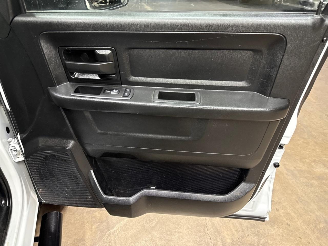 RAM 3500 Tradesman Crew Cab 4WD DRW 2023