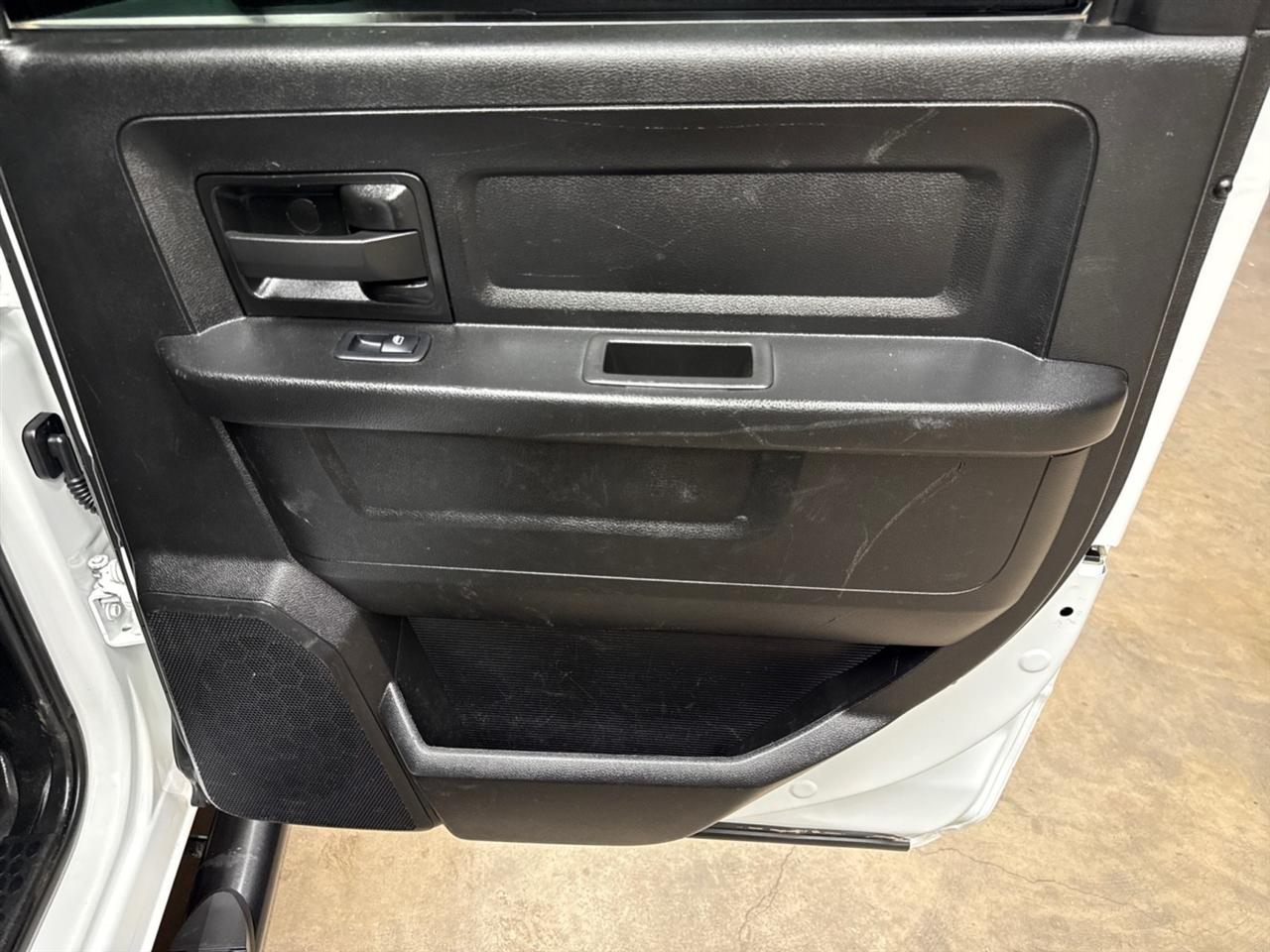 RAM 3500 Tradesman Crew Cab 4WD DRW 2023