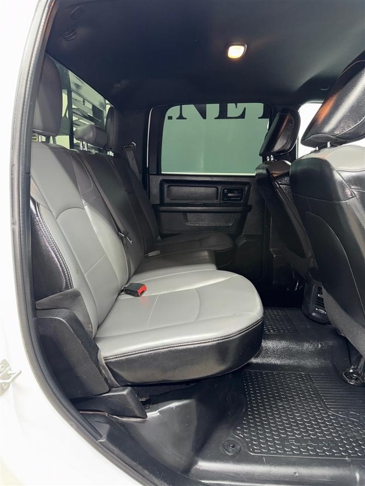 RAM 3500 Tradesman Crew Cab 4WD DRW 2023