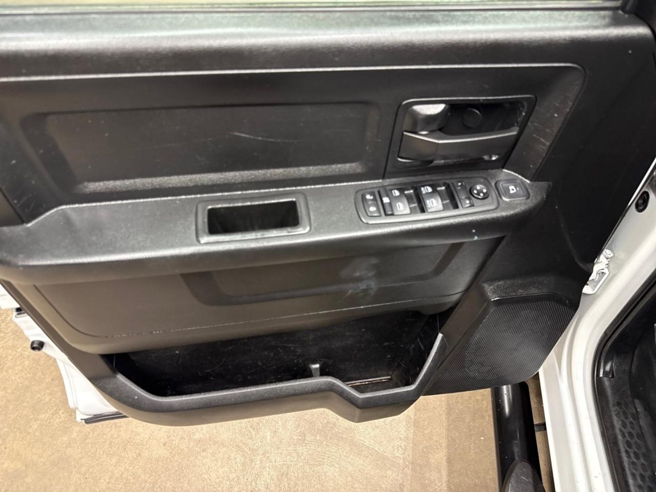 RAM 3500 Tradesman Crew Cab 4WD DRW 2023