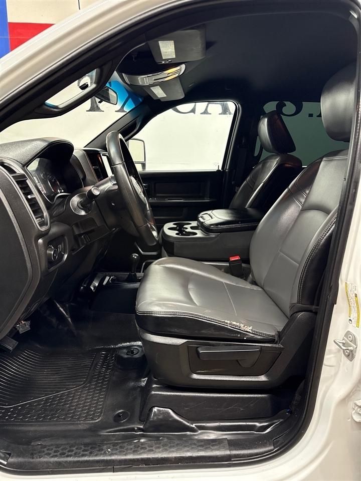 RAM 3500 Tradesman Crew Cab 4WD DRW 2023